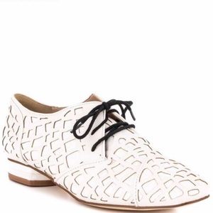 Truth or Dare by Madonna Oxfords